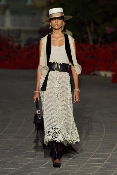 Look 66
